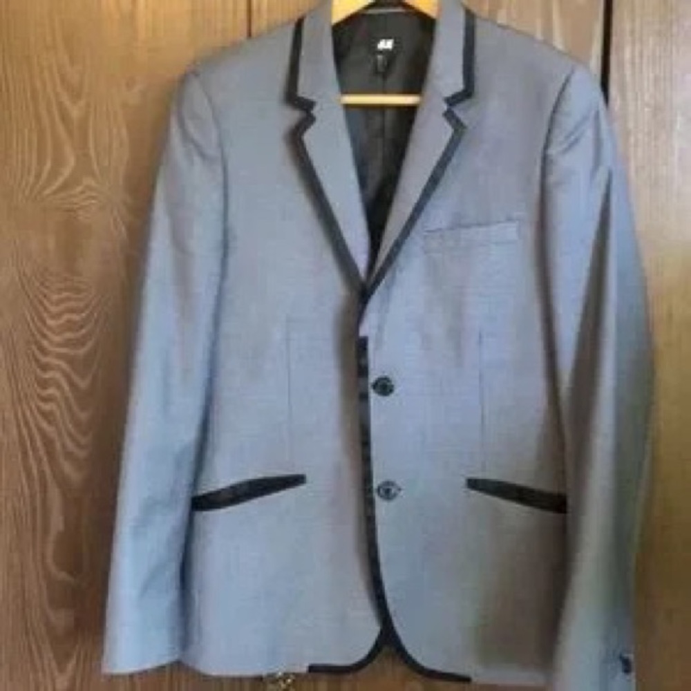 H&M Light Gray Men's Blazer with Black Trim - Picture 3 of 16